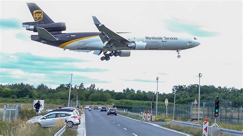 Big Plane Landings Boeing Low Landing Above The Street Md