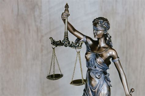 How Much Does a Paralegal Training Cost?