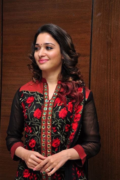 Wallpaper Desktop Grils Tamanna Latest Hot Stills At Badrinath Days Celebration