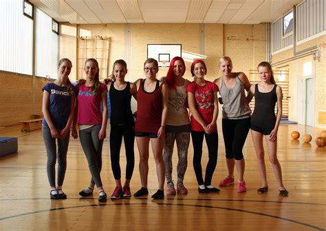 Lehrer fickt Schülerinnen Old Porn