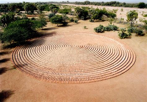 Richard Long L Un Des Principaux Artistes Du Land Art