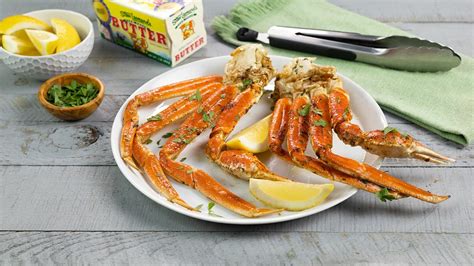 Snow Crab with Parsley-Butter Sauce – Stew Leonards