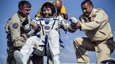 Trois Astronautes Reviennent Sur Terre Apr S Une Mission Bord De La