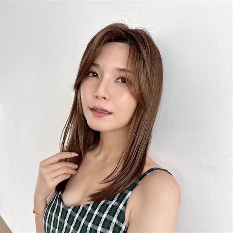 宇野実彩子さんのインスタグラム写真 宇野実彩子instagram「． 好評だったバターベージュの髪色💆‍♀️ どうかなぁ？🤔 使ってみ