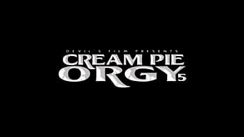 Orgía de tartas de crema Escena XVIDEOS