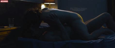 Naked L Ane Labr Che Dor In Le Rire