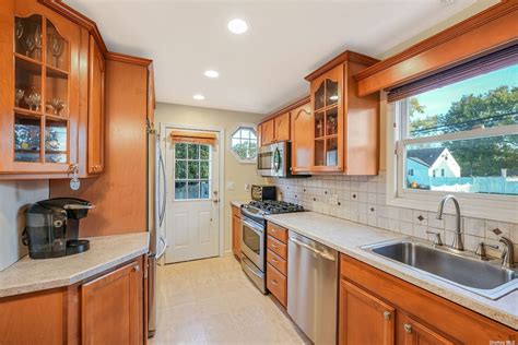 447 15th St West Babylon Ny 11704 Mls 3513753 Redfin