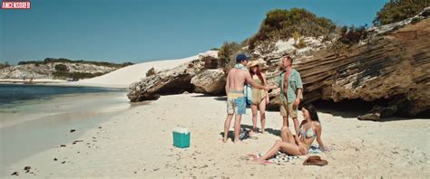 Natasha Liu Bordizzo Nue Dans The Naked Wanderer