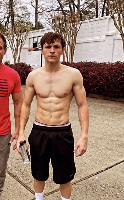 Pin di aniitaeditts su Tom Holland Celebrità maschili Attori hot