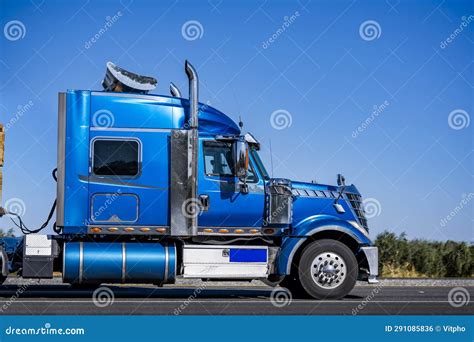 Stylish Bright Blue Big Rig Bonnet Semi Truck Tractor With Extended Cab