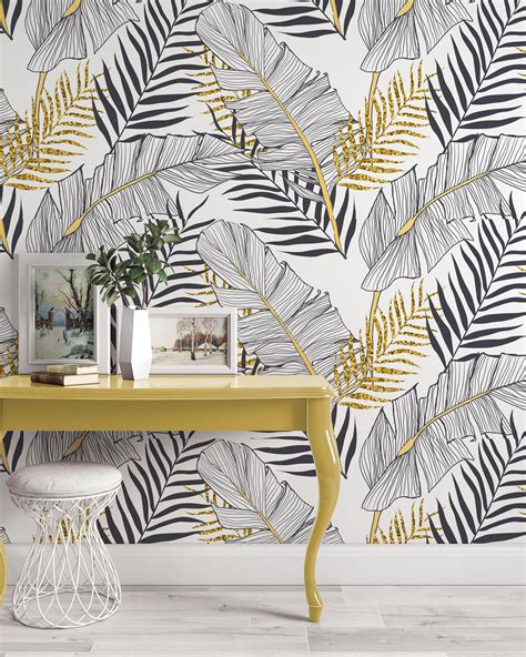 The Best Entryway Wallpaper and Styling Inspiration - Red Soles and Red