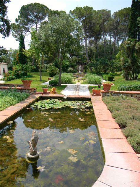 Merrygold: Cava in Codorniu and an afternoon in Sitges