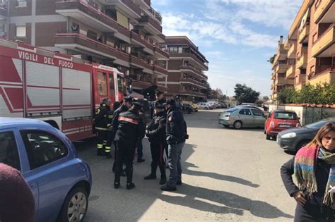 Dramma E Orrore A Cisterna Di Latina Carabiniere Spara Alla Moglie E Uccide Le Due Piccole