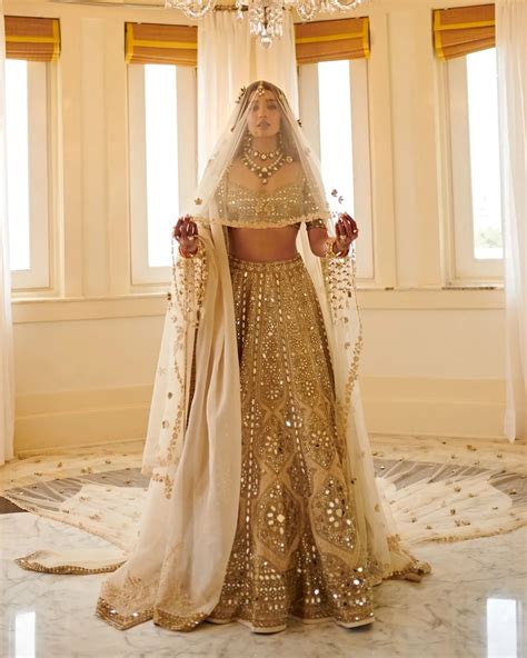 Things We Loved About Arpita Mehta S Bridal Look Wedmegood