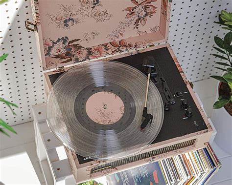 Crosley Voyager Record Player review | Livingetc