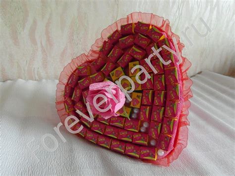 Букет из конфет жвачки Love is
