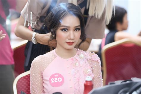 N Ng M T V I Ph N Tr Nh Di N Bikini R C C A Ng I P Hoa H U Vi T Nam L M Cha M