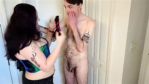 Hete Vrouw Sluit Cuckold Op En Stript Bikini Uit Tijdens Een Cruise XHamster