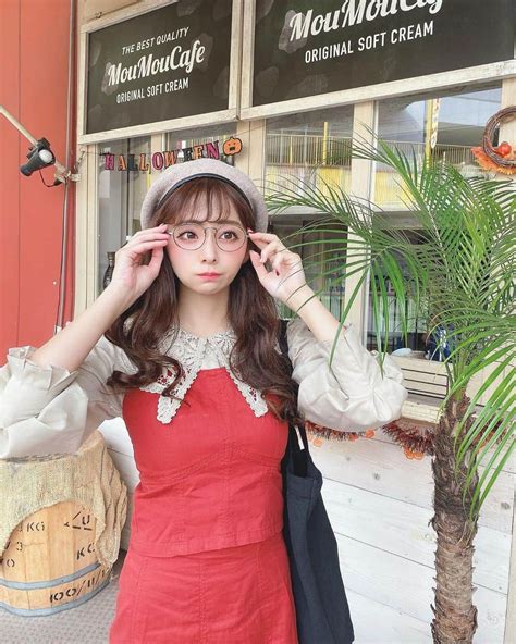 横田亜美さんのインスタグラム写真 横田亜美instagram「 ︎ 今日のコーデ🍁 今日肌寒かったから 長袖にした〜 ‿ 💓