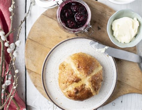 Hot cross bun az angol húsvéti zsemle Femcafe