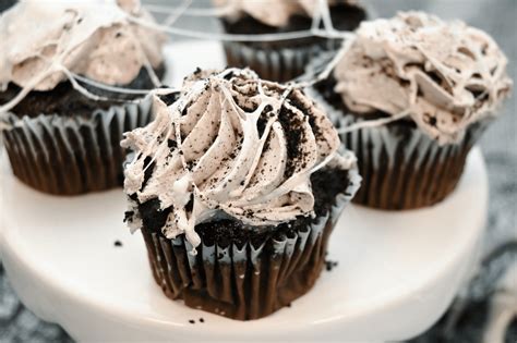 Store Bought Cupcakes Into Halloween Spider Web Cupcakes The Tiptoe Fairy