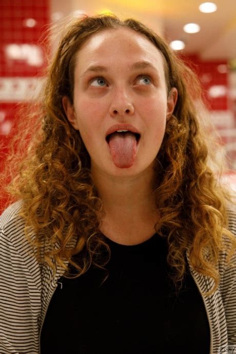 Cute Babe Carrie Barber Strips Naked In Public And Shows Her Natural