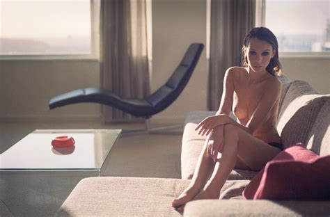 Naked Daisy Olie Added 07 19 2016 By Gringojc