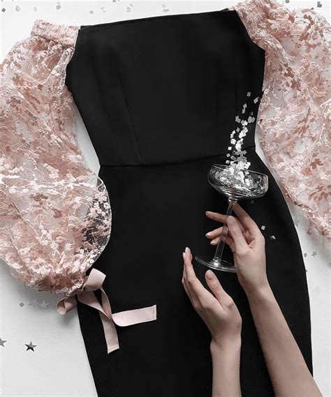 Pin by Катерина on какая красота! | Chic outfits, Lace dress styles ...