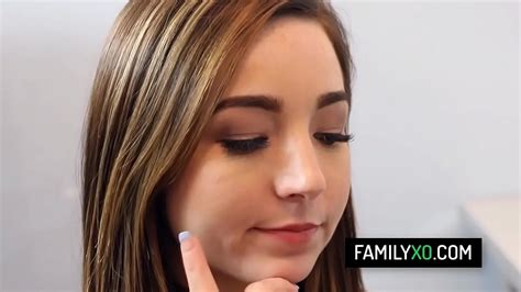 La Hijastra Cachonda Bambi Brooks Seduce A Su Padrastro En Su Lugar De Trabajo XVIDEOS