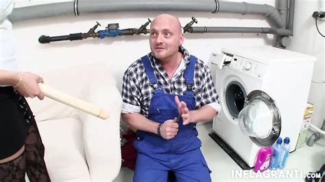 Peituda Milf Pequena Leva Pau De Encanador Xhamster