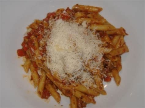 Penne Rigate Mit Paprika Tomaten Sugo Rezept Kochbar De