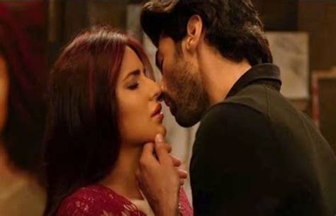 फतर म ह कटरन आदतय क यह हट सन दख वडय Katrina Aditya hot kissing scene in