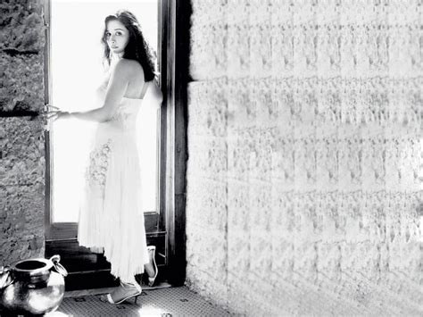 Vidya Balan Wallpapers Vidya Balan Pics Photo Gallery Hot Sexy Vidya Balan Wallpapers