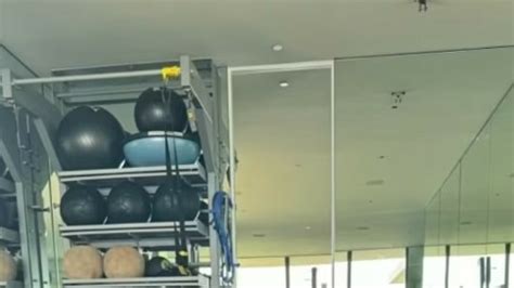 Brutalno Tijelo U 56 Godini Aniston Se Skinula U Mini Bikini I Pokazala Da Dobro Prkosi Vremenu