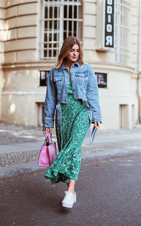 Платье с джинсовой курткой - как носить, фото 2021 - Шкатулка красоты