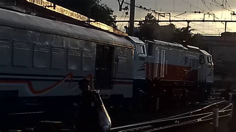 Cc 206 16 07 Ka Bogowonto Berangkat Stasiun Jatinegara Dan Ka Argo Jati