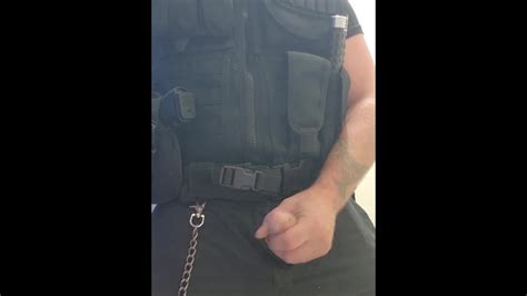 值班时浴室被打掉了差点被抓到 Pornhub Gay