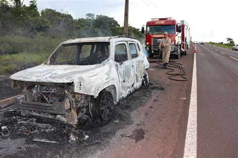 Carro Pega Fogo Em Rodovia E Motorista Salva S Celular E Carteira