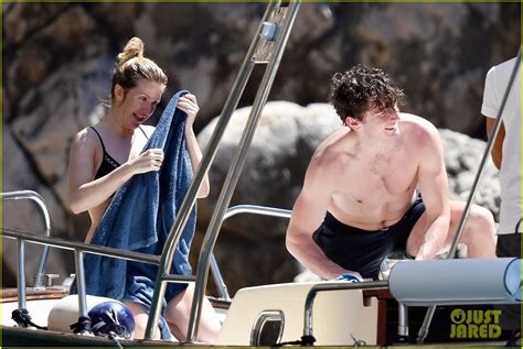 Ellie Goulding Beau Caspar Jopling Kiss During Italy Boat Trip Photo Bikini Photos