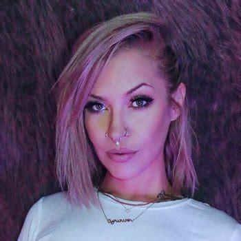 Roxy Lee Heart Babe Page Watch This Musician On Freeones