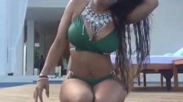 Striking Hot Babe Porn300