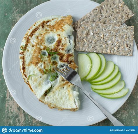 Plato De Desayuno Bajo En Grasa Con Pan Crujiente De Fibra De Tortilla