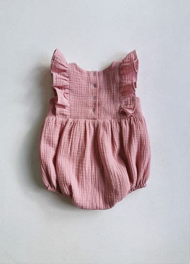 Льняной сарафан на бретелях, с рюшами | Baby clothes, Kids frocks ...