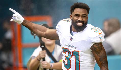 Raheem Mostert And Dolphins Agree To New Contract That Keeps Him In