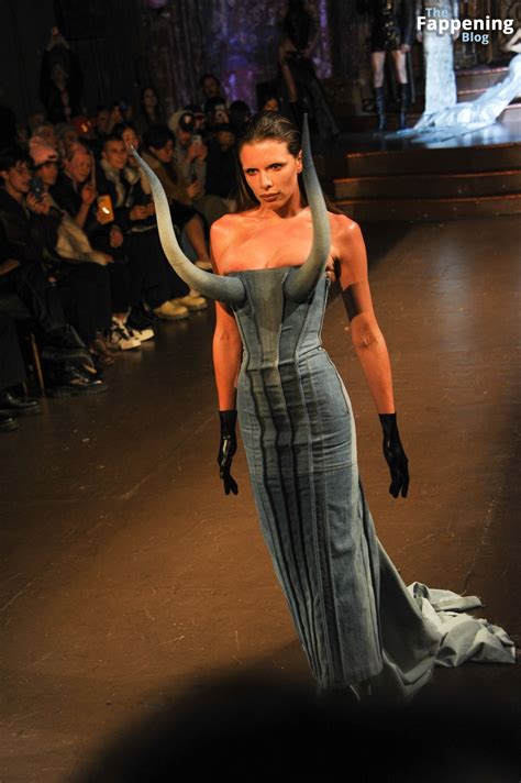 Julia Fox Flaunts Her Sexy Boobs At The Luis De Javier Fashion Show (7