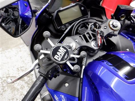 YZF-R25 スマホホルダー＆USB取付け アクセサリバーなしバージョン(' ')ゞ | YSP大阪鶴見オフィシャルブログ