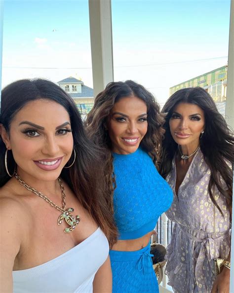 Read more 👉 : https://damoxes.com/posts/trendingnews-mdkuxhir-diemquynh