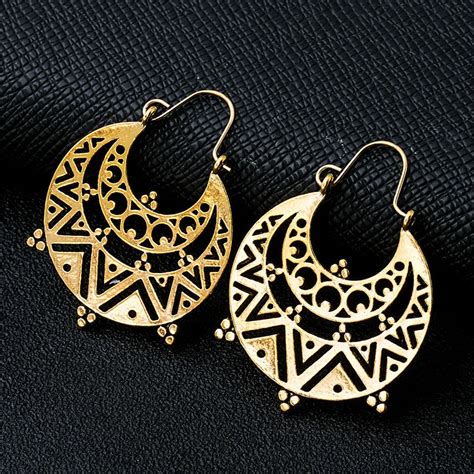 Цыганская серьга в ухо - 81 фото