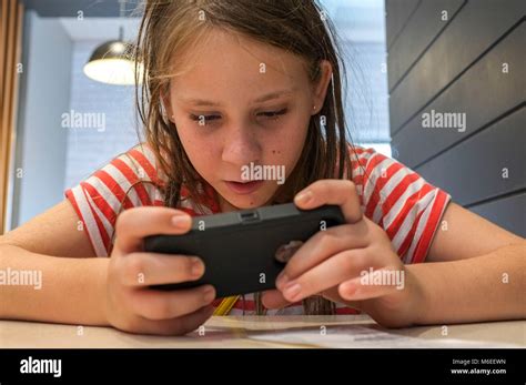 Pre Teen Girl Mobile Phone Hi Res Stock Photography And Images Alamy