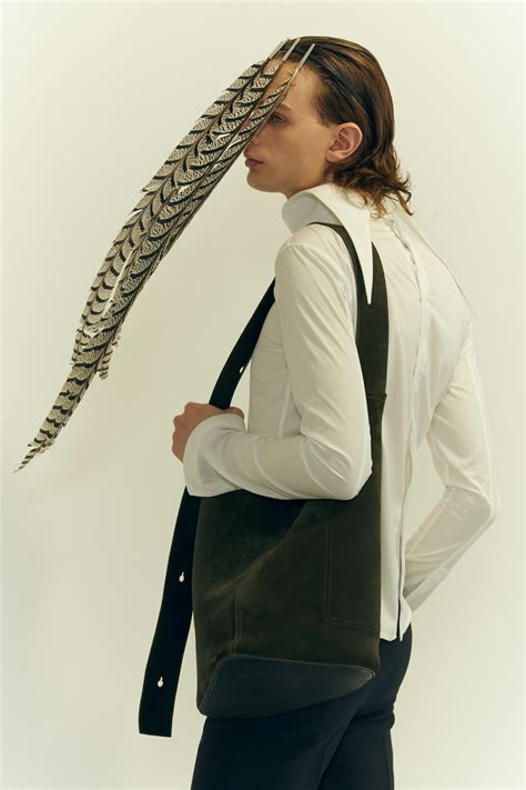Spring 2025 Men’s Accessories Trends: Shoulder Bags [PHOTOS]